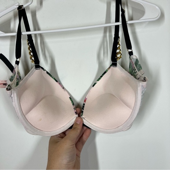 NWT FLAW Victoria’s Secret Very Sexy Plunge Push Up Bra Size 32C - Picture 8 of 14